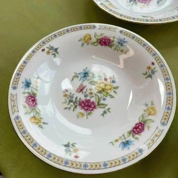 Liling  Fine China  beautiful Ling Rose with flowers and butterflies - Picture 2 of 5